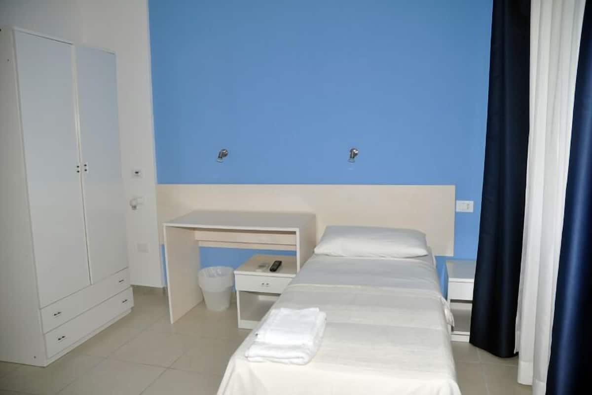 double room single use, balcony | bathroom | shower, hair dryer, bidet, towels