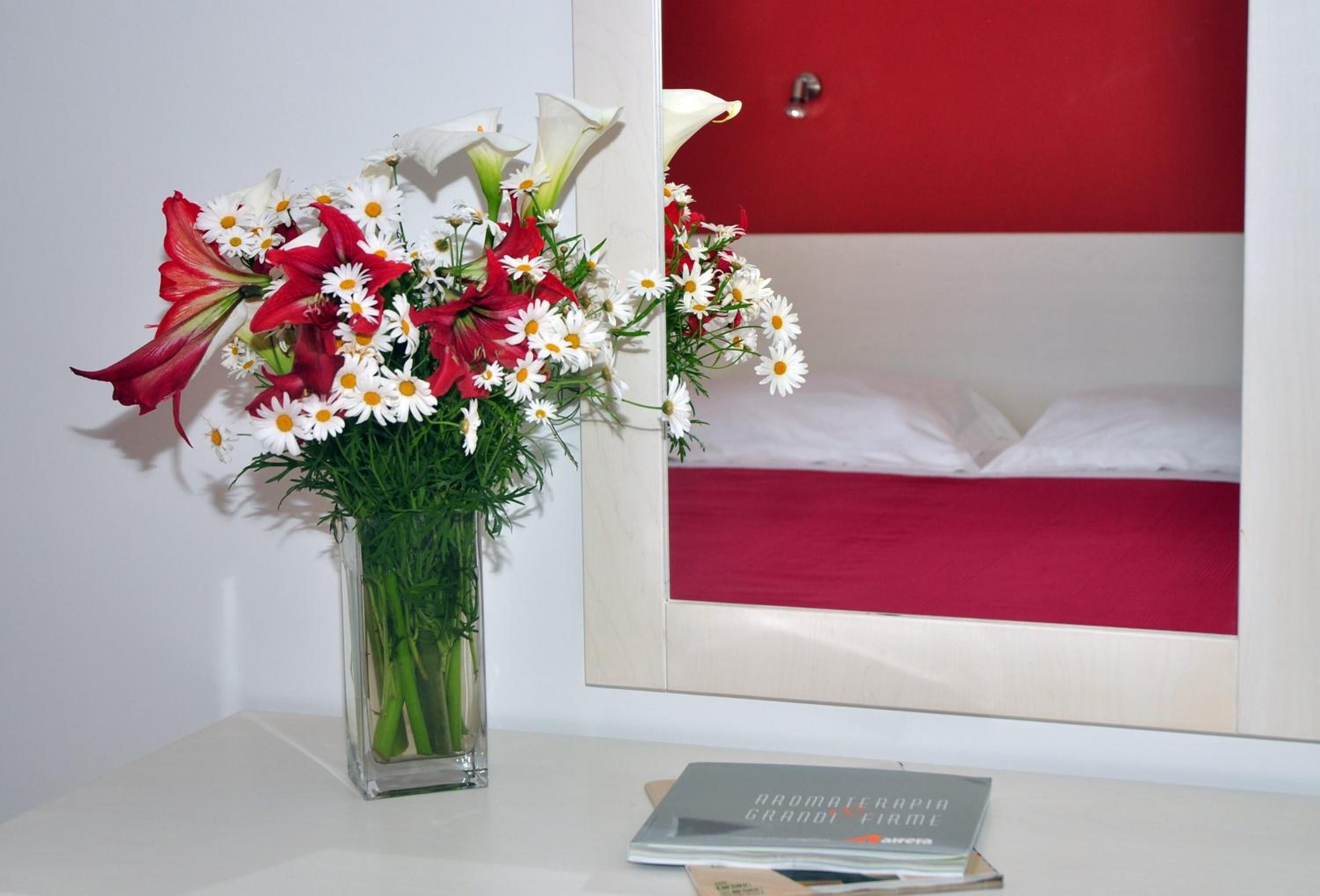 in-room safe, desk, bed sheets