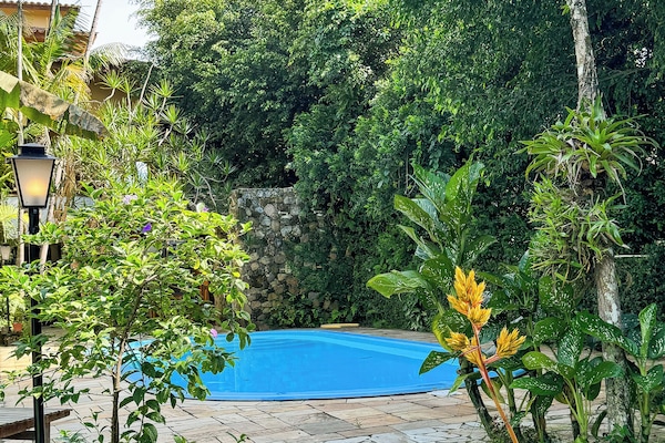 Hồ bơi ngoài trời, ghế dài tắm nắng