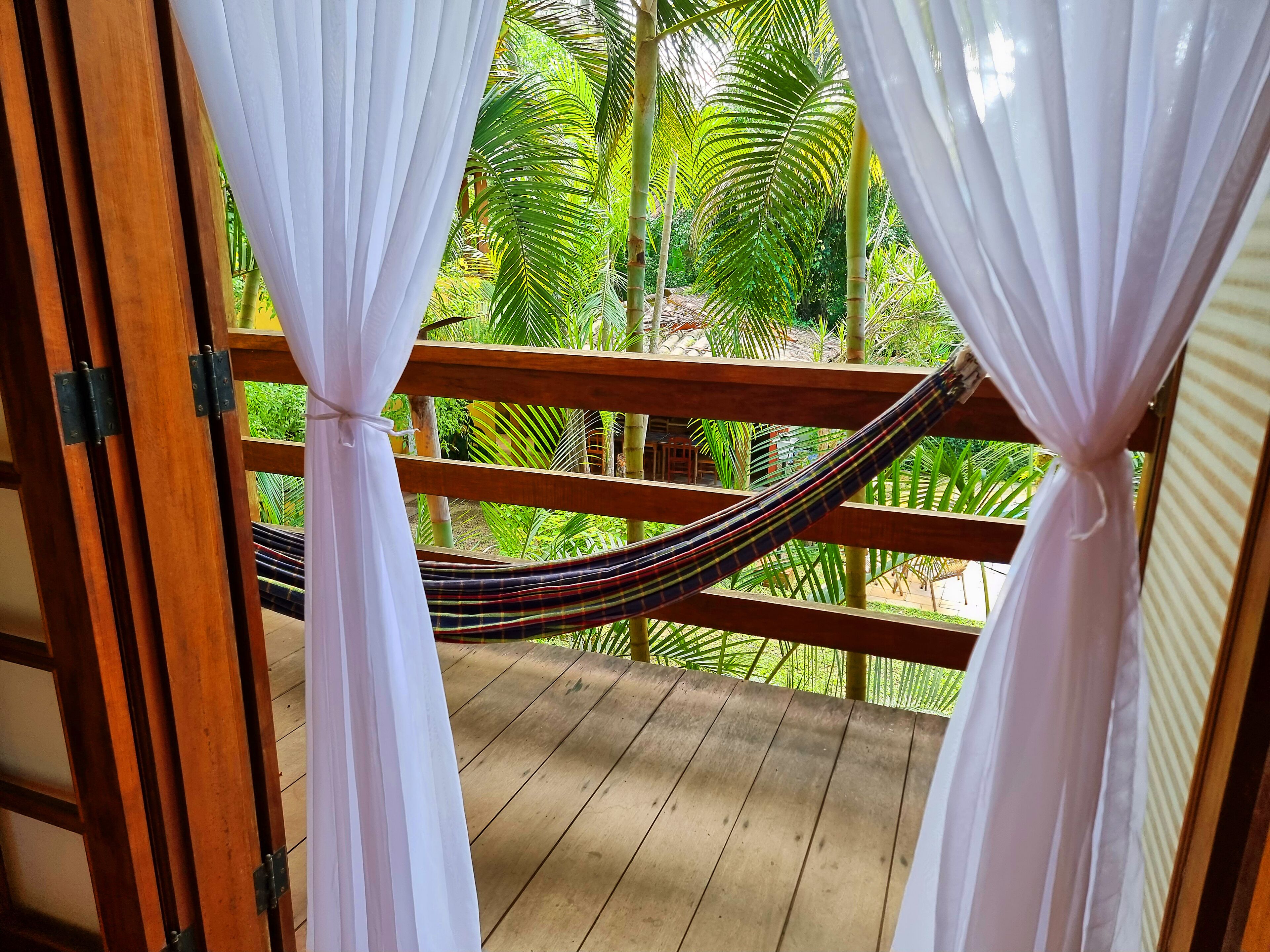 Hypo-allergenic bedding, minibar, desk, iron/ironing board