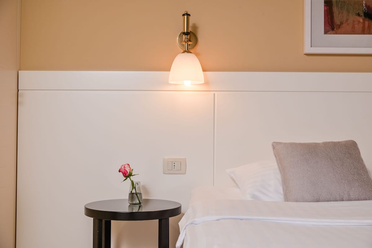 2 bedrooms, minibar, in-room safe, desk