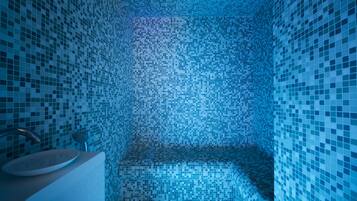 Un sauna, una bañera de hidromasaje, baño turco, tratamientos corporales