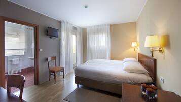 Standard double room, sea view | Minibar, in-room safe, desk, laptop workspace