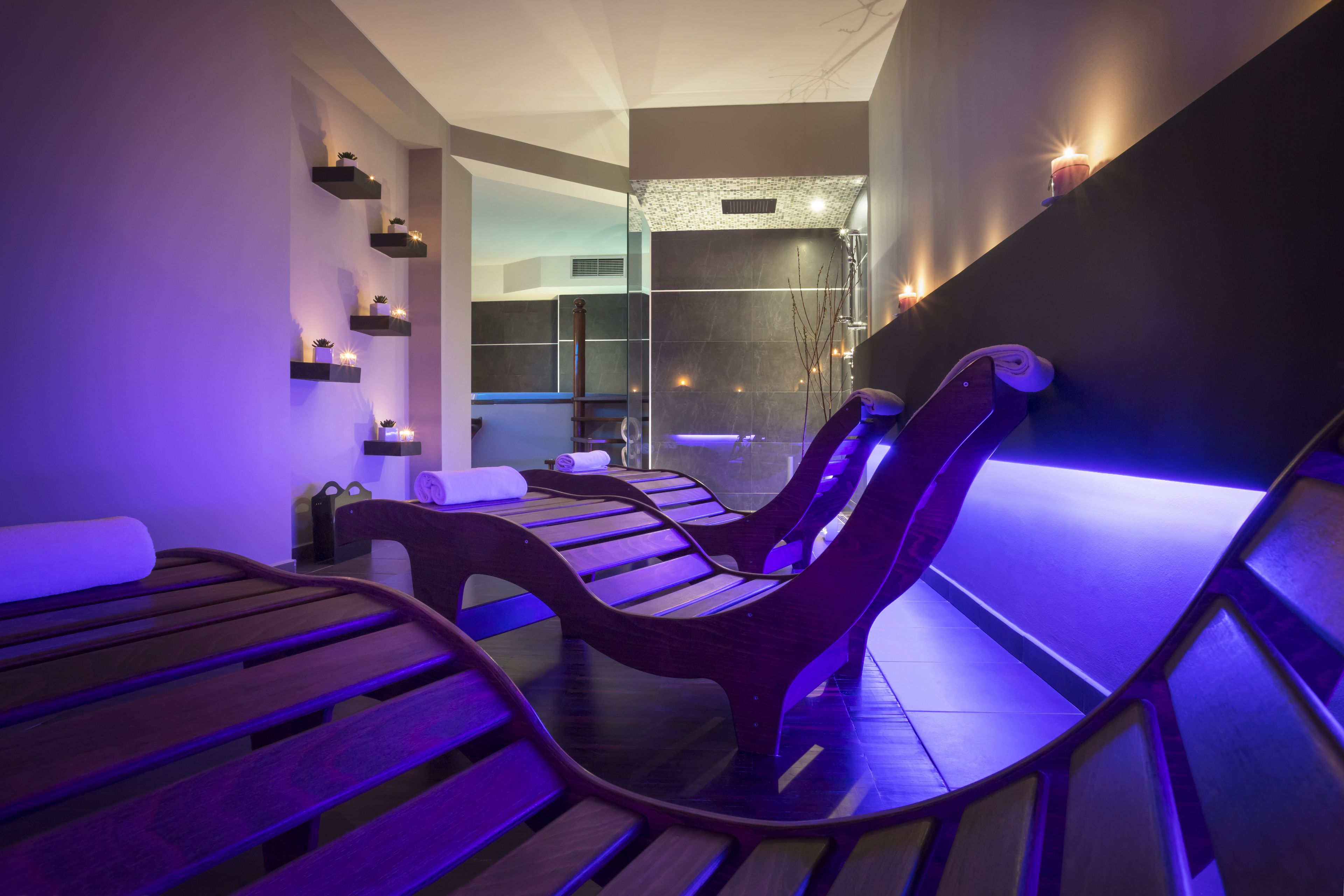 sauna, hot tub, steam room, body treatments, aromatherapy, facials