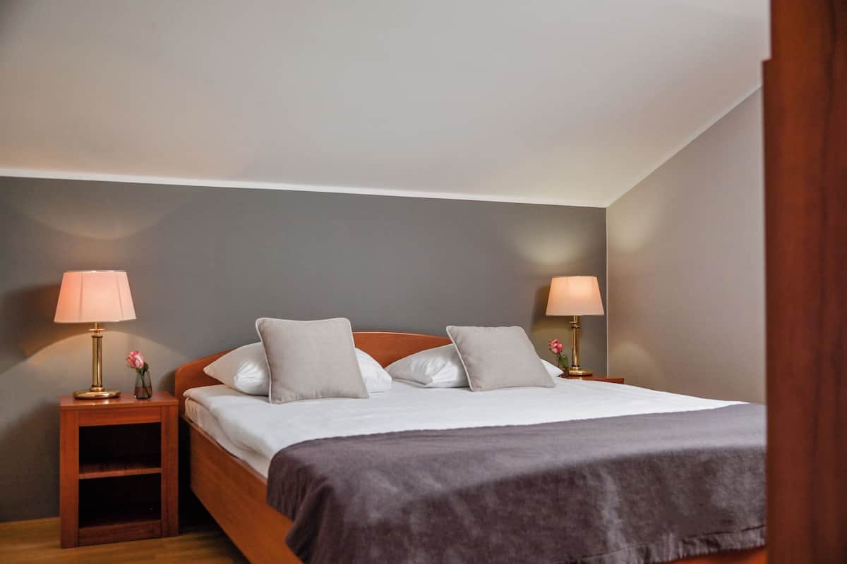 Two-bedroom apartment (for 6 people) | 2 Schlafzimmer, Minibar, Zimmersafe, Schreibtisch