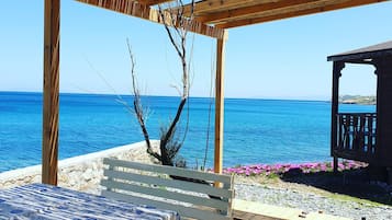 Panorama stacaravan, 1 slaapkamer, patio, uitzicht op zee | Uitzicht op strand/zee