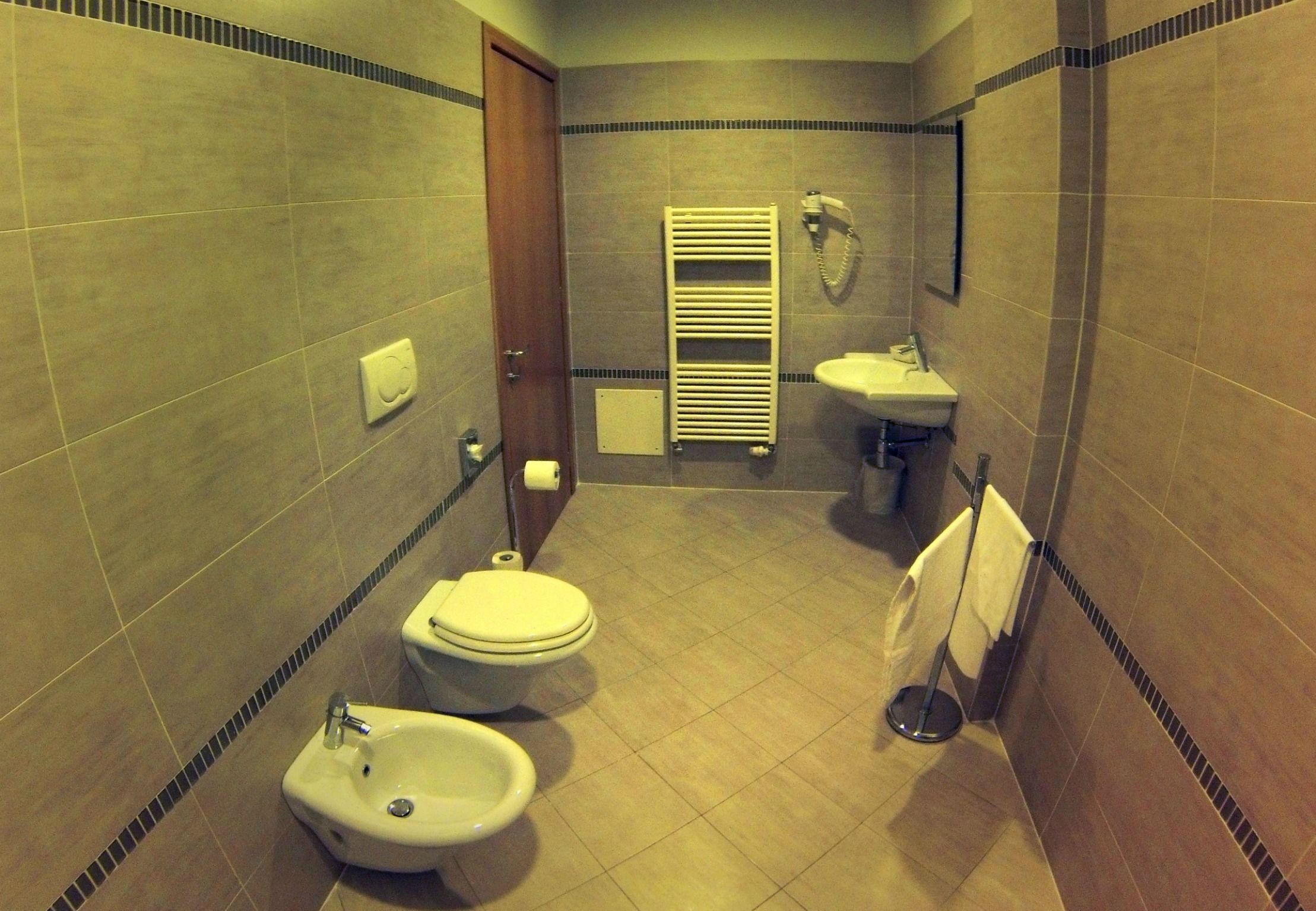 double room | bathroom | free toiletries, hair dryer, bidet, towels