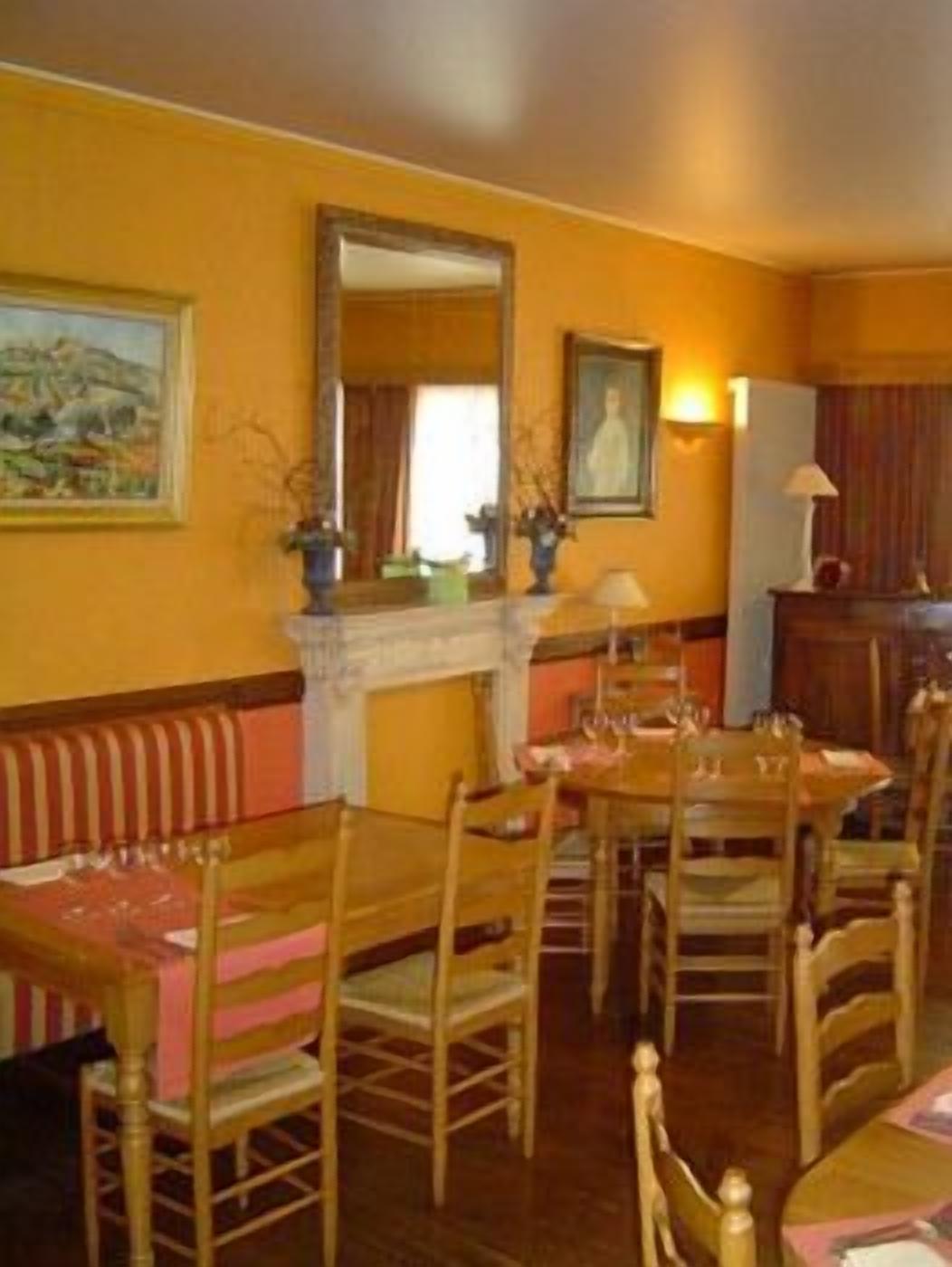 breakfast (eur 7.5 per person)