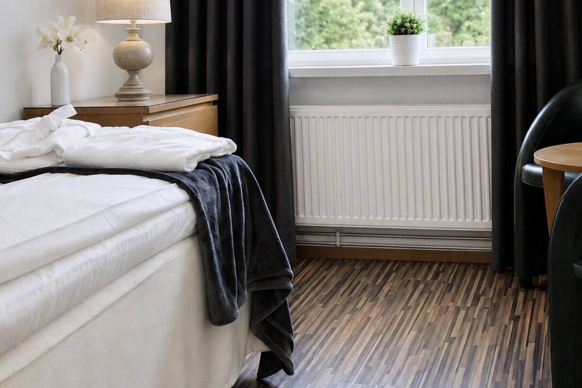 Quarto solteiro | Cortinas blackout, quartos à prova de som, berços grátis