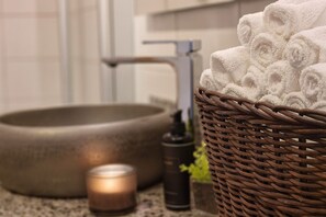 Hair dryer, bathrobes, towels, soap - Rum För Resande (Skelleftea)