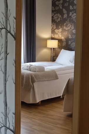 Double Room, 1 Bedroom | 1 bedroom, blackout drapes, soundproofing, free cribs/infant beds