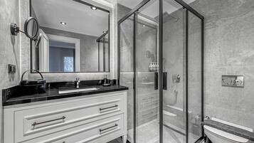 Premium Duplex, 1 Bedroom | Bathroom | Shower, rainfall showerhead, free toiletries, hair dryer