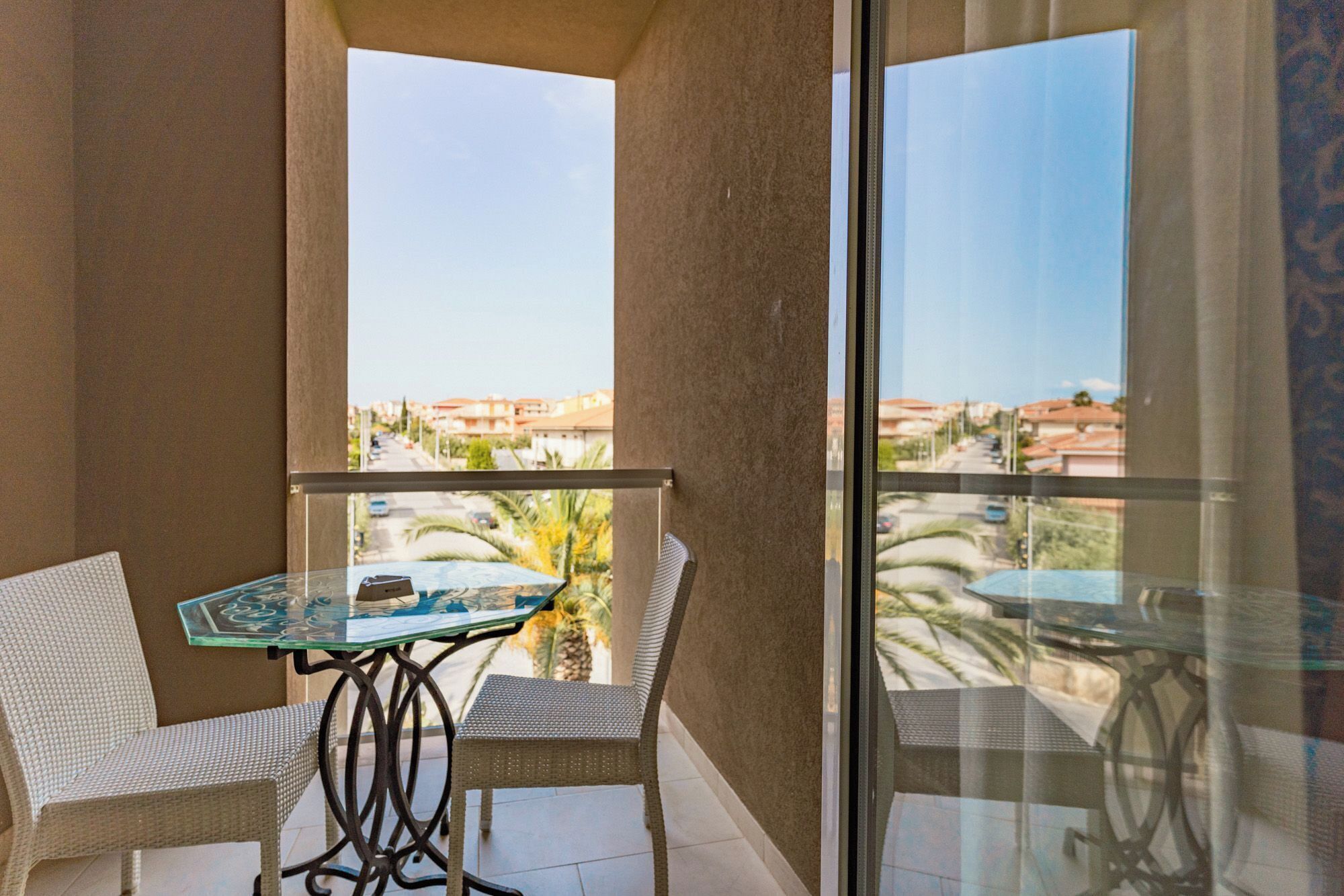 double room single use, 1 double bed | street view