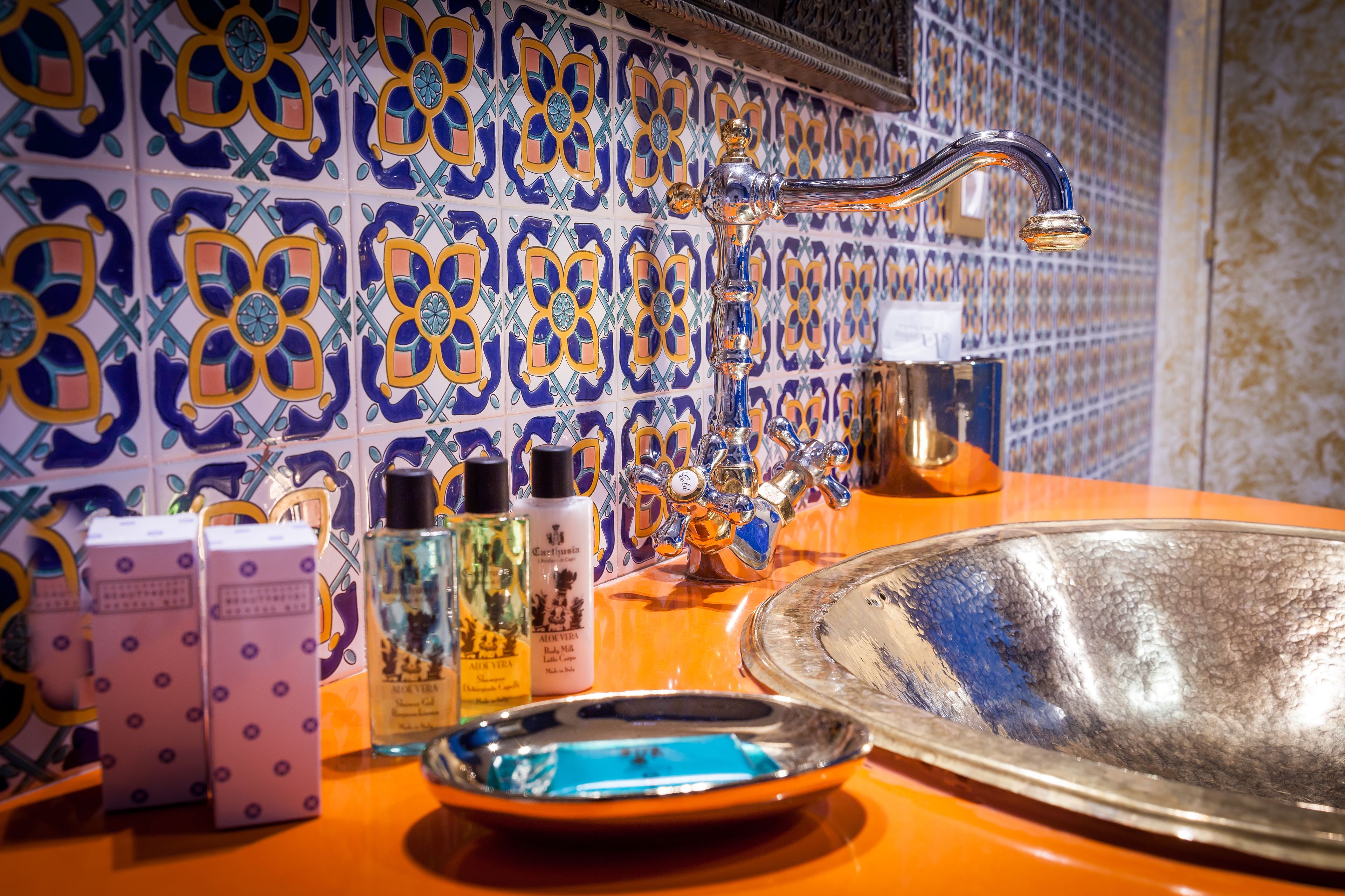 suite (pascià) | bathroom sink