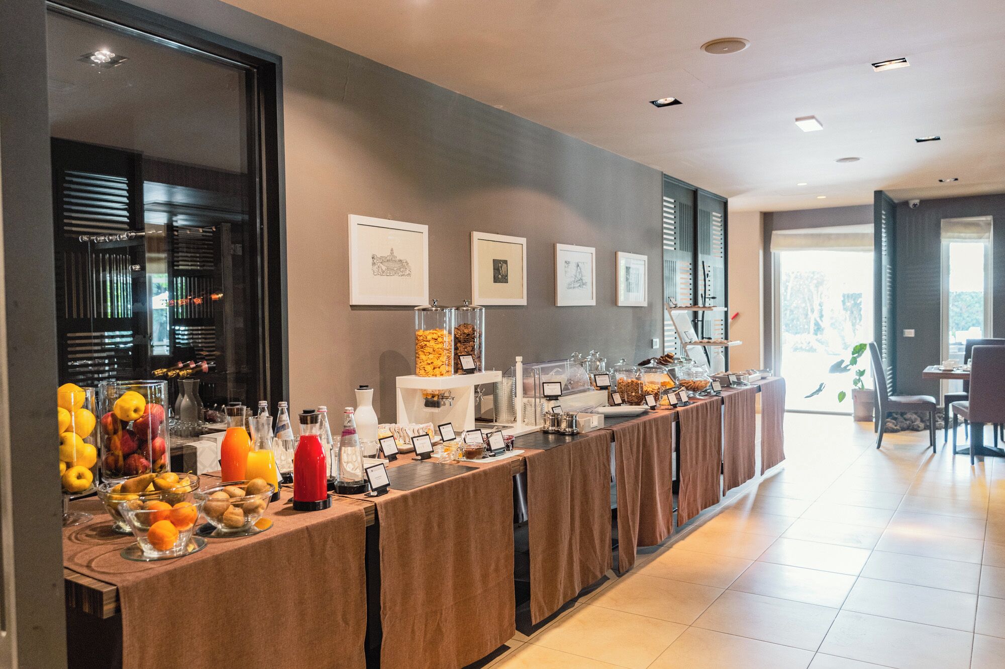 Dagelijks ontbijtbuffet (EUR 10 per persoon)