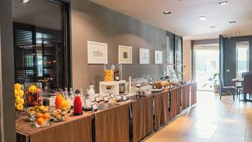 Dagelijks ontbijtbuffet (EUR 10 per persoon)