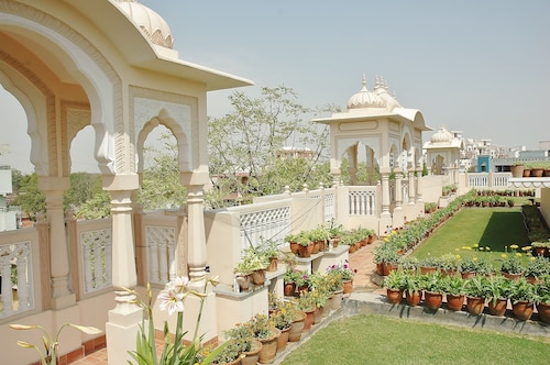 Om Niwas Suite Hotel