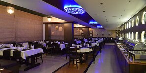 32-英寸LED 电视 (配备有线频道)、电视