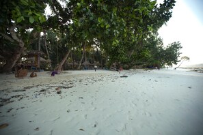 Privat strand och vit sandstrand