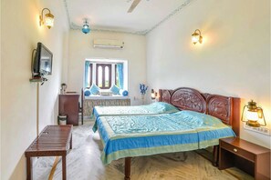 Deluxe Room Lake View | Iron/ironing board, free wired Internet, bed sheets - Sargam Sadan (Udaipur)