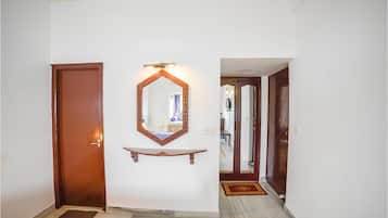 Deluxe Room, 1 Double Bed, Lake View