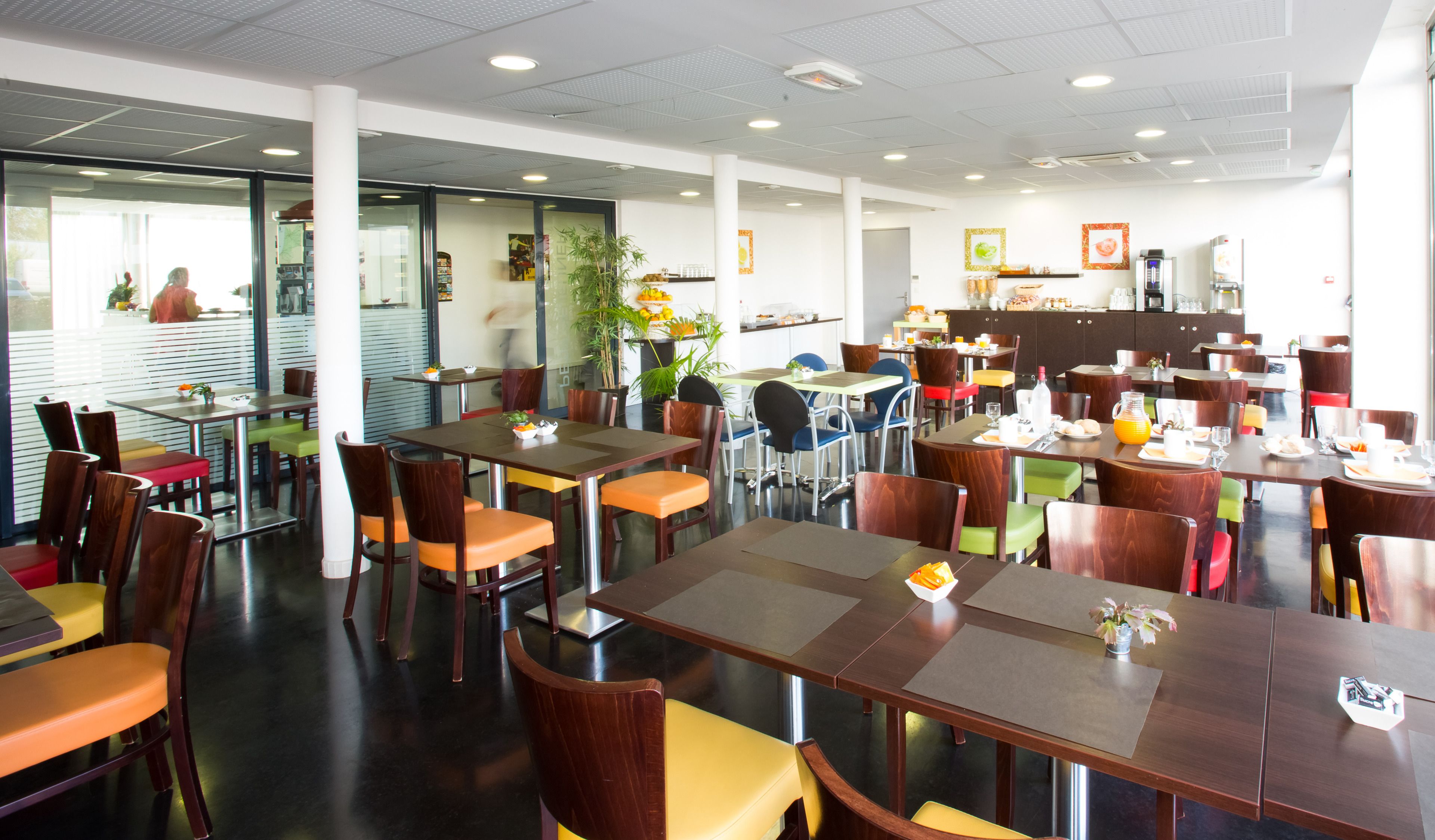 Daily continental breakfast (EUR 11 per person)