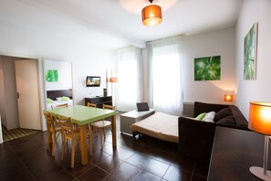 APARTMENT (DOUBLE BED, SINGLE BEDS AND SOFA BED) | Living area | Flat-screen TV - All Suites Appart Hôtel | Bordeaux Lac (Bordeaux)