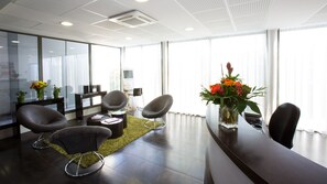 Lobby sitting area - All Suites Appart Hôtel | Bordeaux Lac (Bordeaux)