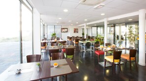 Daily continental breakfast for a fee - All Suites Appart Hôtel | Bordeaux Lac (Bordeaux)