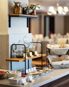 Daily buffet breakfast (PLN 50 per person) - Dosłońce Resort Wellness & Farm (Raclawice)