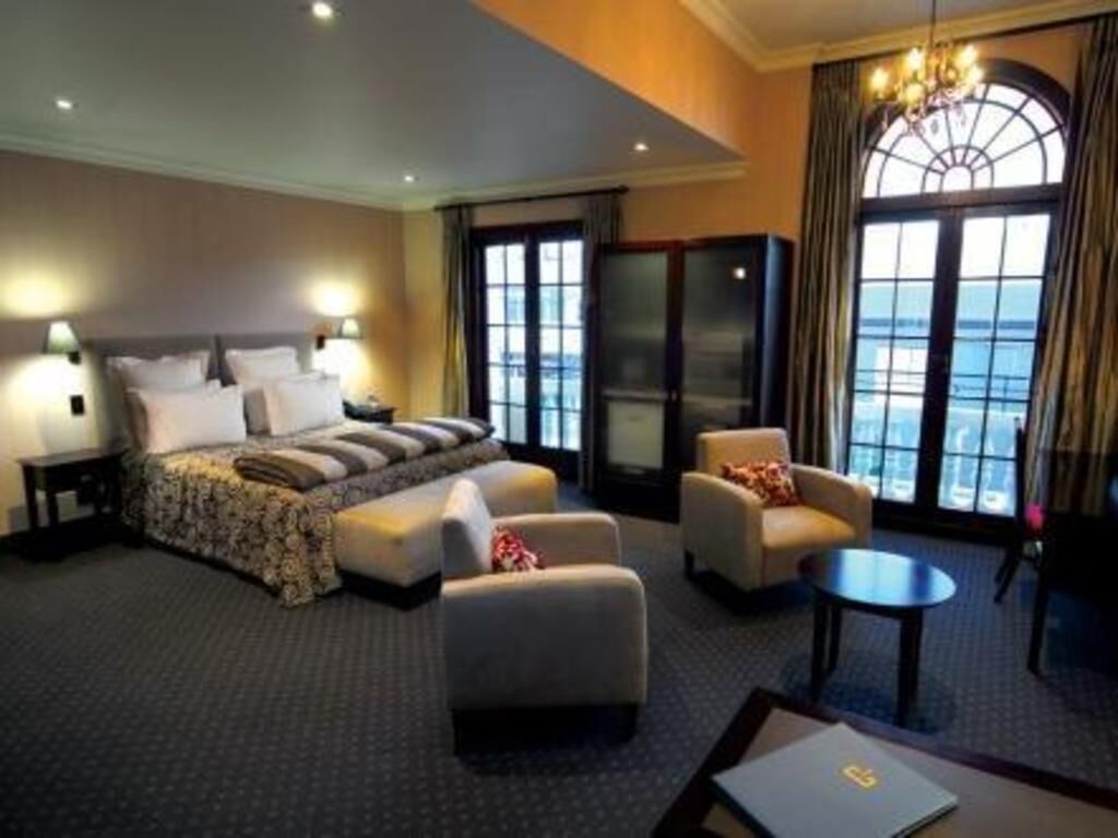 Premium bedding, minibar, desk, iron/ironing board