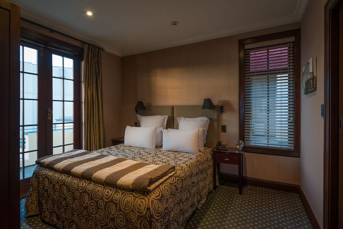 heritage suite, 2 bedrooms | 1 bedroom, premium bedding, minibar, desk