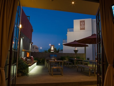Bar (on property). The Crown Hotel Napier
