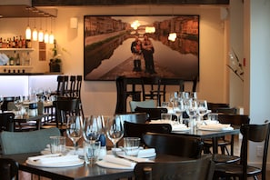 Breakfast, lunch, dinner and brunch served  - The Crown Hotel Napier (Napier)
