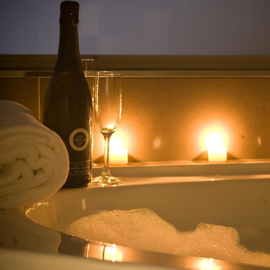 تجهيزات دش، مستلزمات مجانية للعناية الشخصية، مجففات شعر، مناشف