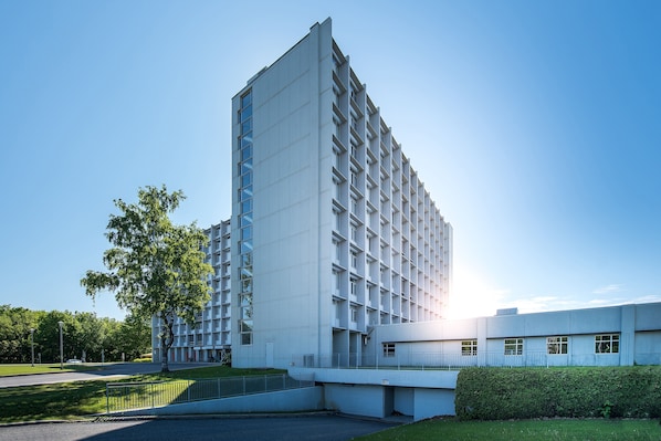 Stunning corner building with spacious balconies and beautifully manicured grounds.
