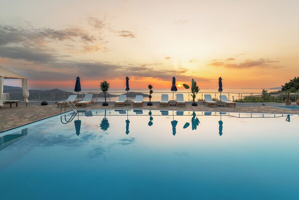 Seasonal outdoor pool, pool umbrellas, sun loungers