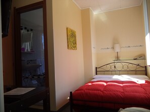 In-room safe, desk, rollaway beds, free WiFi - Hotel Il Nibbio (Magreglio)