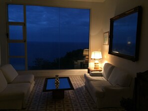 Coin salon dans le hall