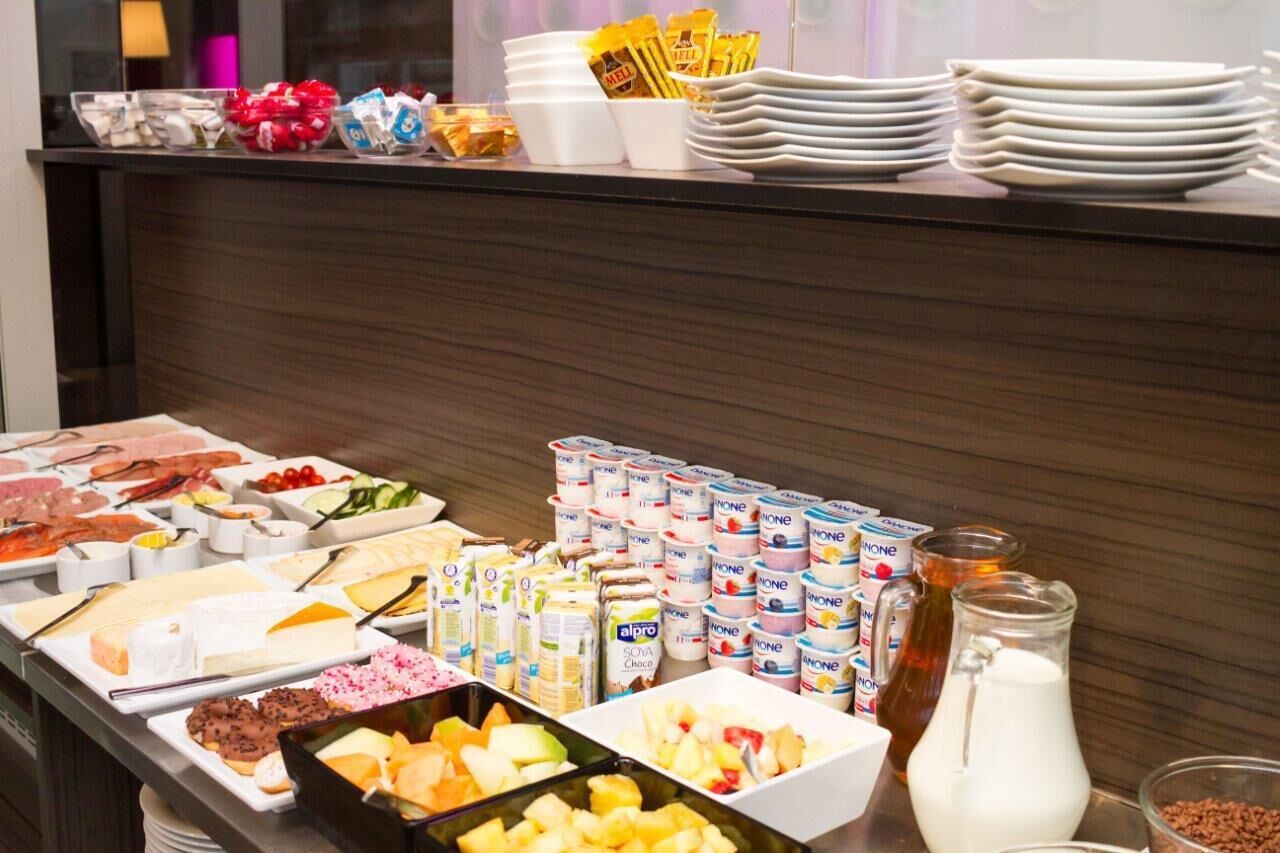 Tägliches Frühstücksbuffet gegen Gebühr