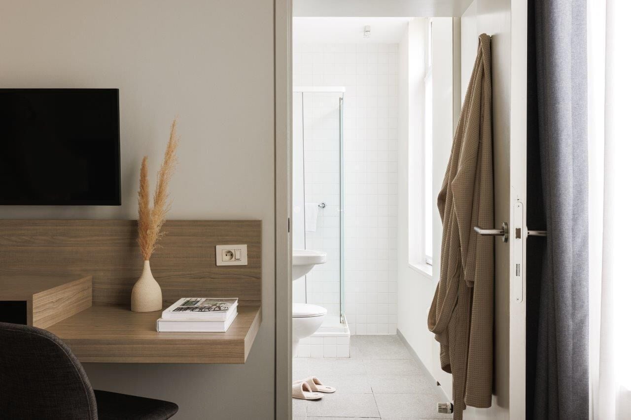Design-Doppelzimmer, 1 Queen-Bett, Nichtraucher, Poolzugang | Minibar, Zimmersafe, Schreibtisch, Verdunkelungsvorhänge