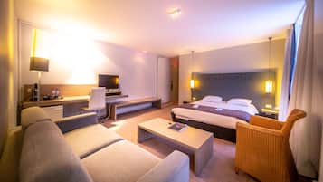 Suite junior | 1 habitación, minibar, caja de seguridad en la habitación y escritorio