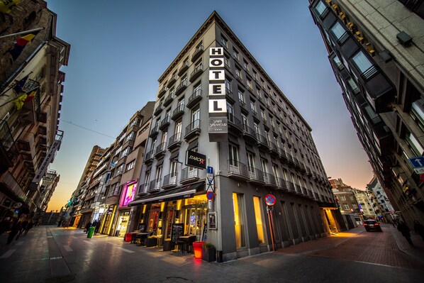 ด้านหน้าที่พัก