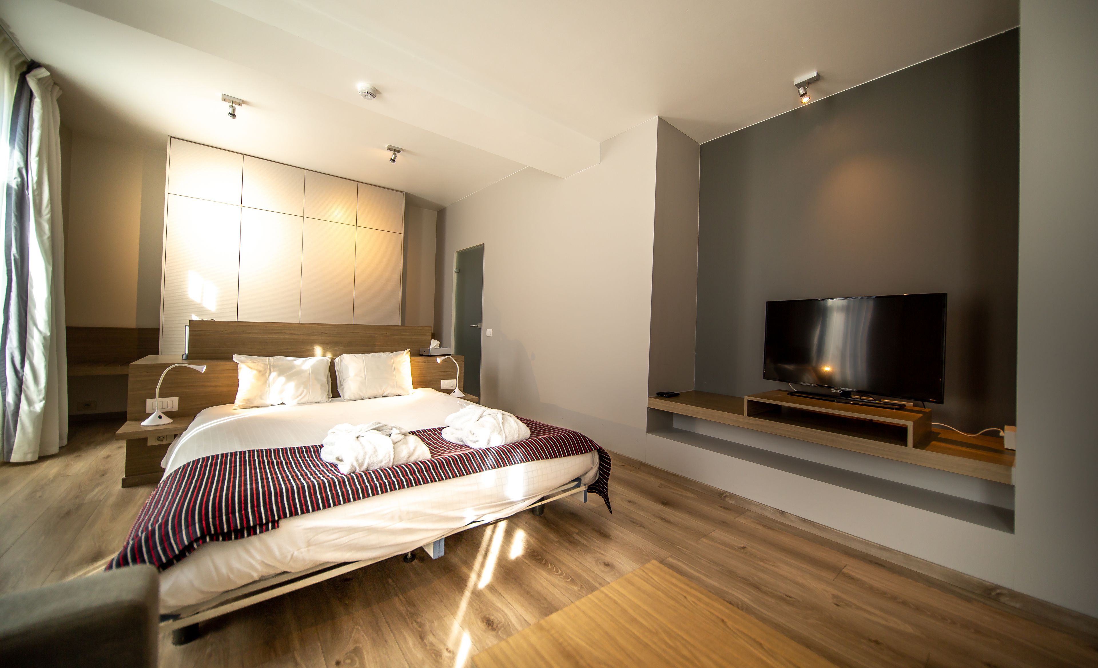 Suite | Minibar, coffres-forts dans les chambres, bureau, rideaux occultants