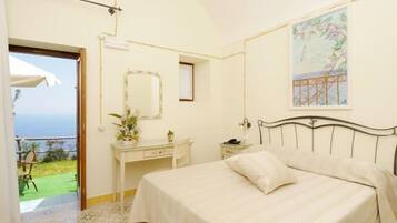 デスク、WiFi (無料)