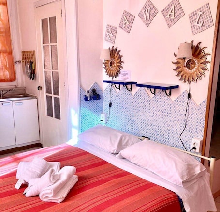 Basic Room, Private Bathroom, Annex Building | 1 bedroom, hypo-allergenic bedding, down comforters, in-room safe