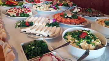 Daily buffet breakfast (PLN 50 per person)