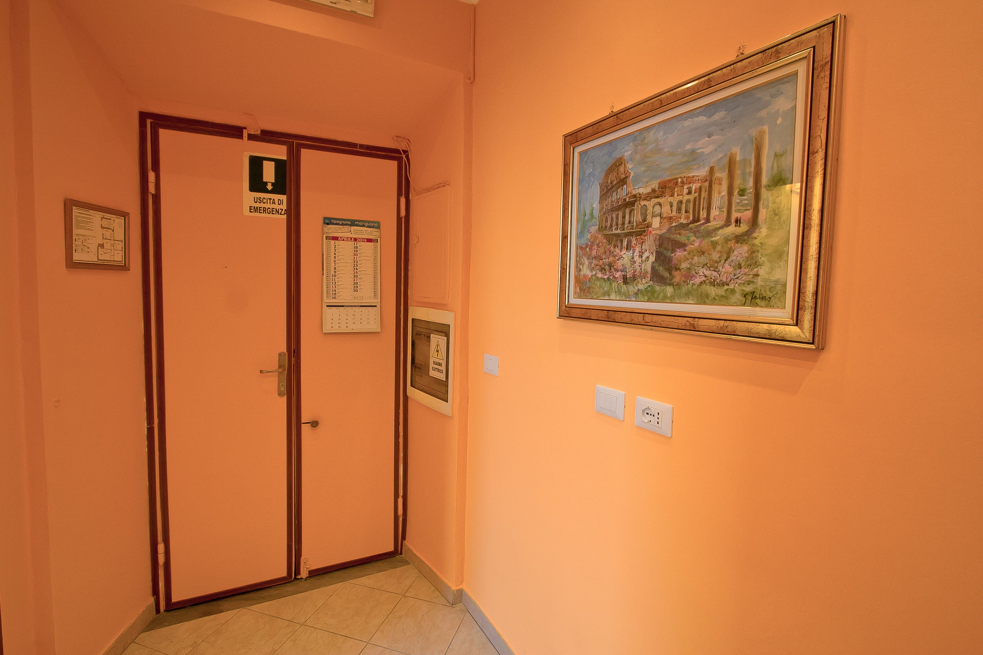 in-room safe, desk, free wifi