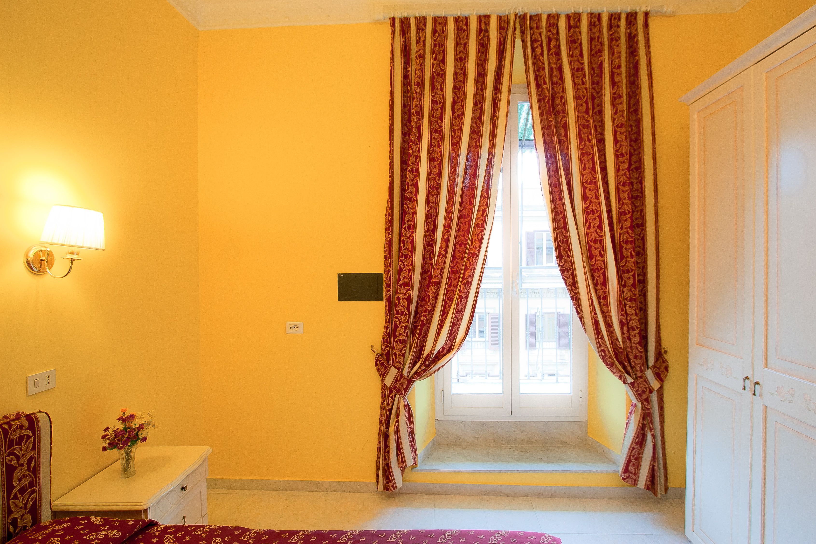 in-room safe, desk, free wifi