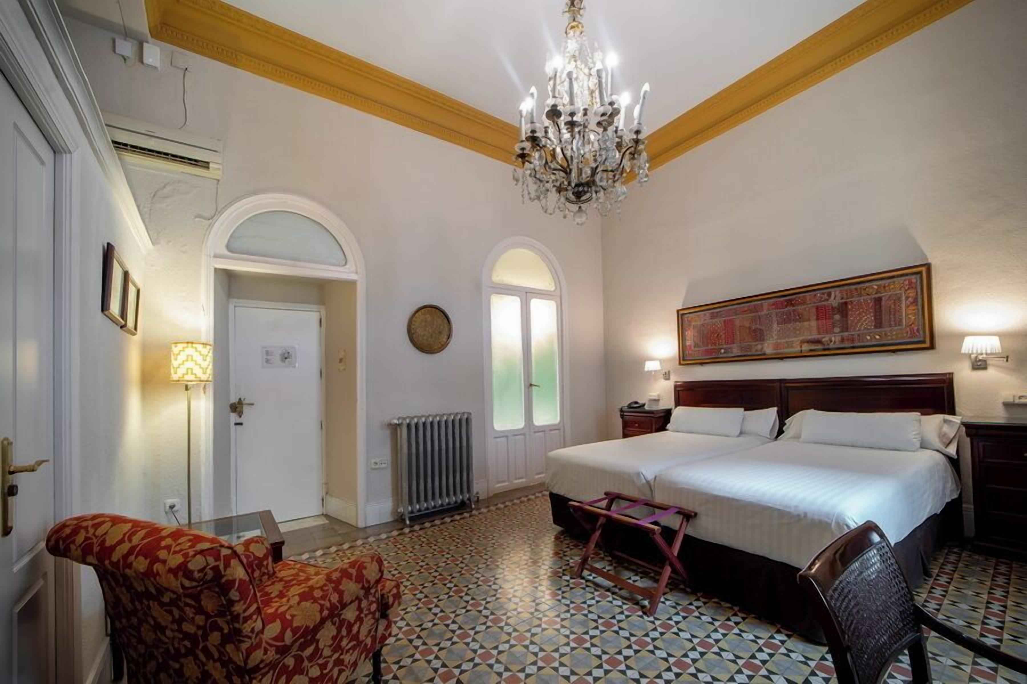 Down duvets, desk, iron/ironing board, free WiFi